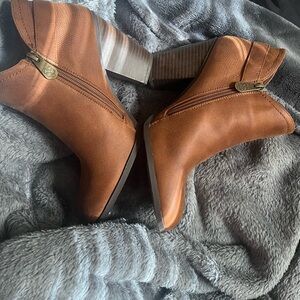 Women's Tan Ankle Boots